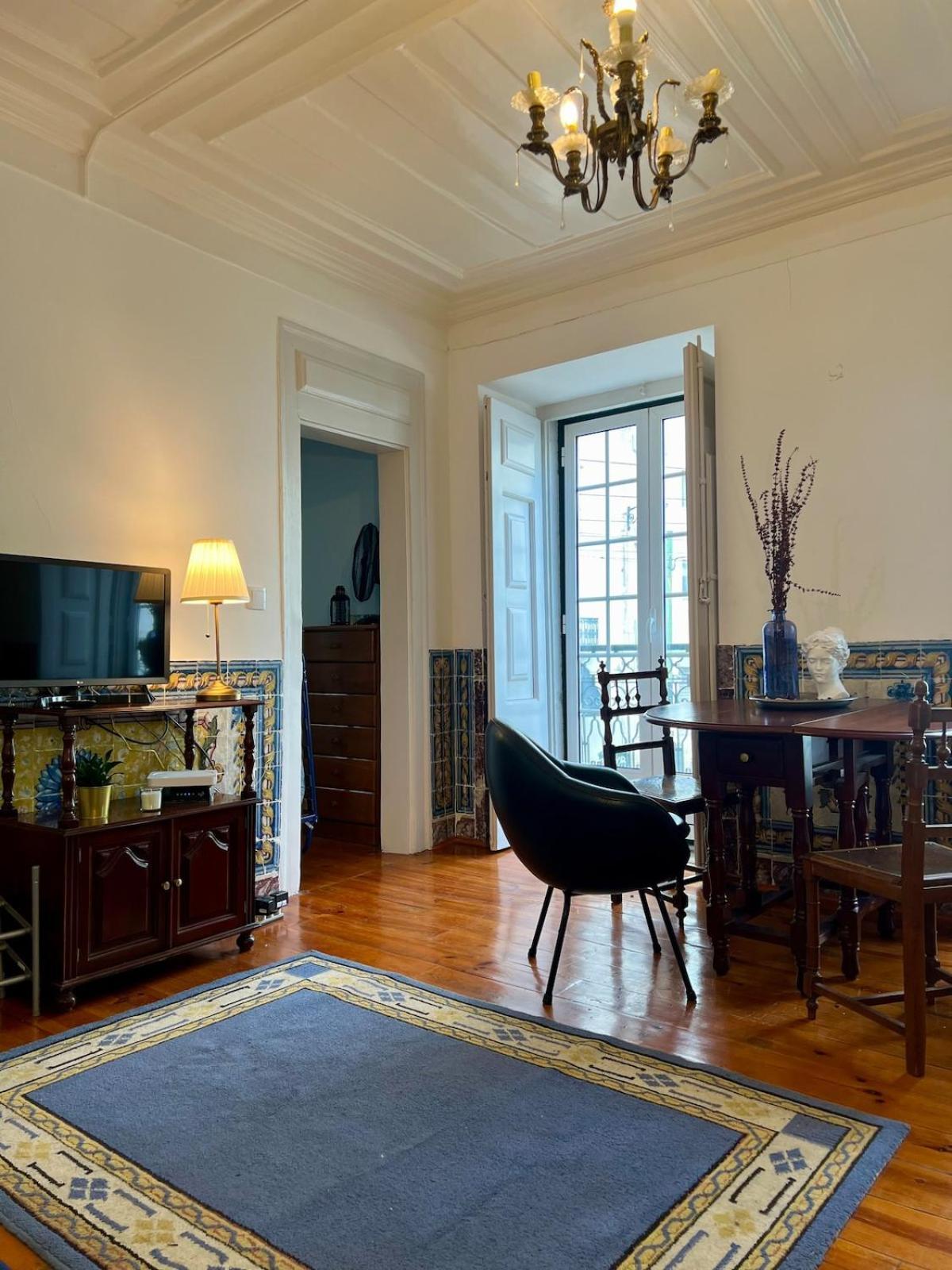 Cozy Portuguese Style Apartamento Lisboa